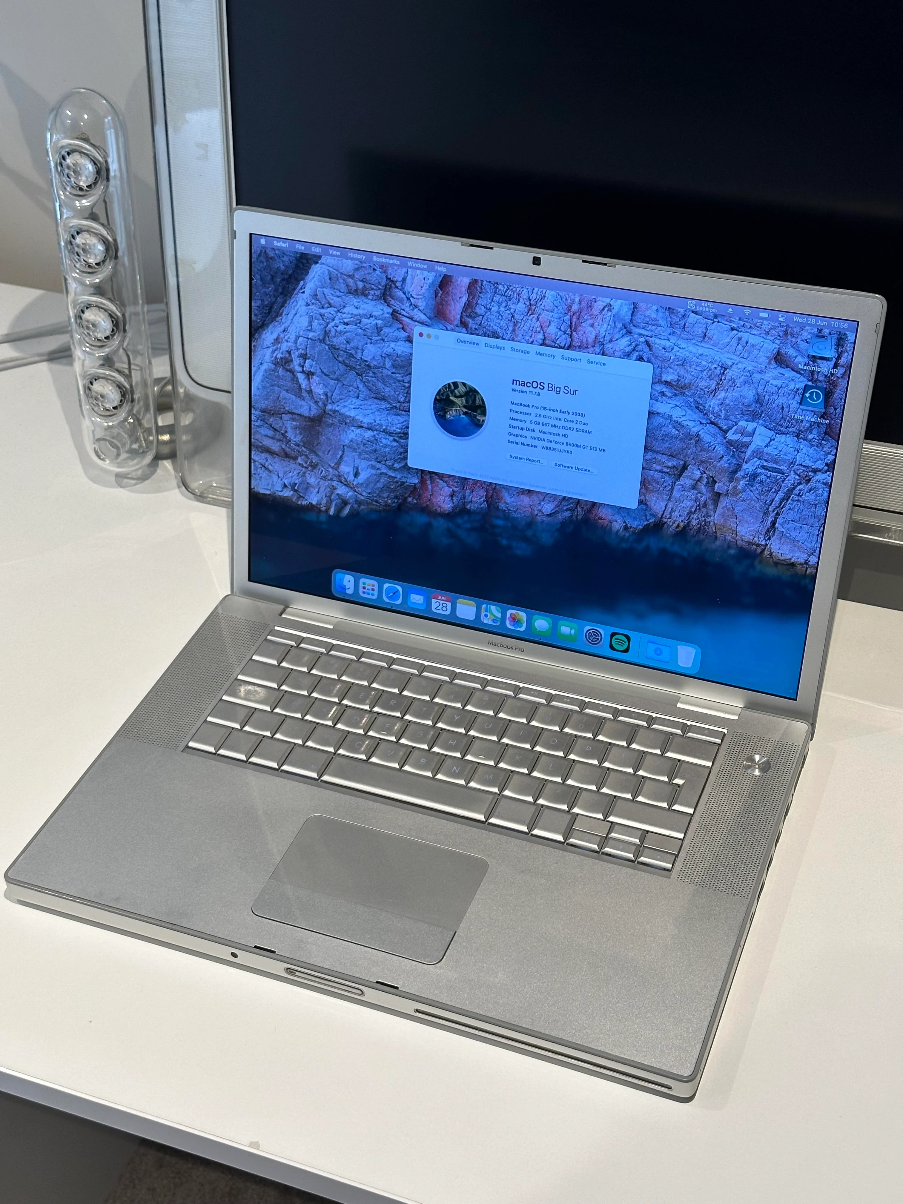 Un Macbook Pro Pre-Unibody Early 2008 qui tourne sous Big Sur